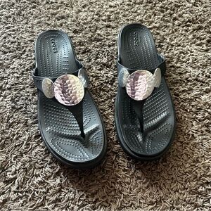 Crocs Sanrah Hammered Metallic Wedge Thong Sandal / Flop / SZ 11